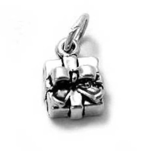 GIFT IN A BOX CHARM IN STERLING SILVER - Picture 1 of 1